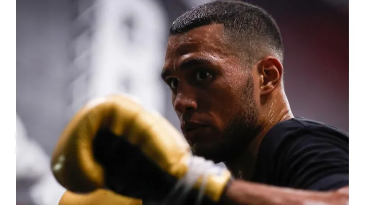 David Benavidez volvió a tundir a Canelo Álvarez