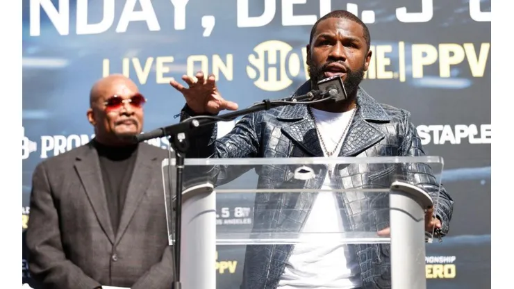 Floyd Mayweather advierte a Jake Paul.