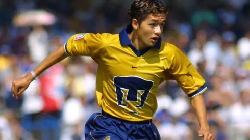 José Luis Parejita López con los Pumas en el torneo Verano 2002.