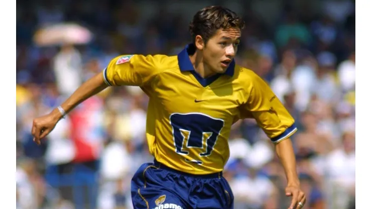José Luis Parejita López con los Pumas en el torneo Verano 2002.