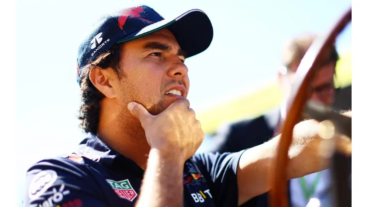 Checo mira con un ojo a 2022 y otro a 2023.