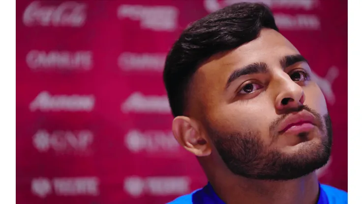 Alexis Vega renovó con Chivas hasta junio de 2024.