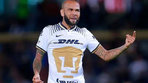 Dani Alves se solidarizó con Vinicius por las críticas racistas que ha recibido.