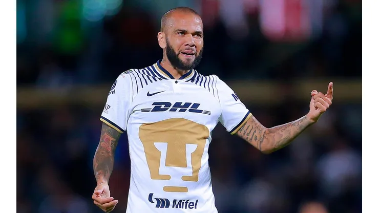 Dani Alves se solidarizó con Vinicius por las críticas racistas que ha recibido.