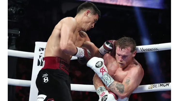 Canelo Álvarez recibe una dura advertencia del equipo de Dmitry Bivol.