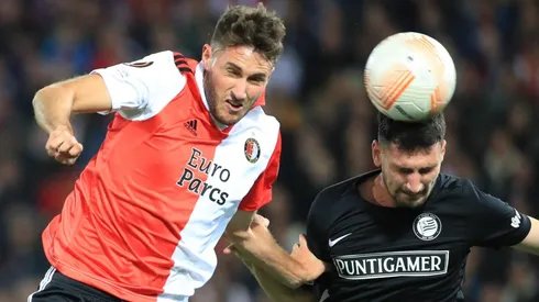 Santiago Giménez en el partido contra Sturm Graz.