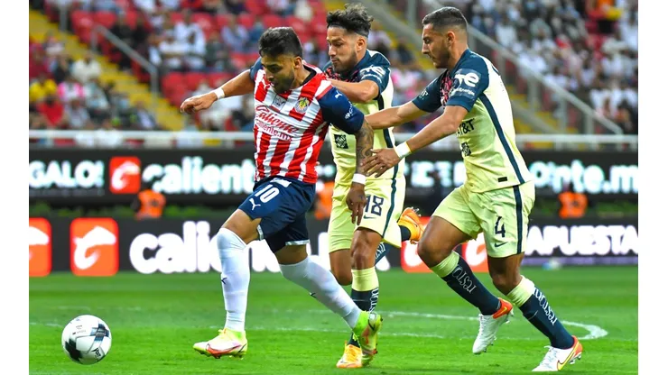 Alexis Vega no ha podido ganarle al América con Chivas.