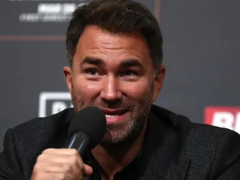 Eddie Hearn tundió a David Benavidez y a Jermall Charlo para defender a Canelo Álvarez de sus haters