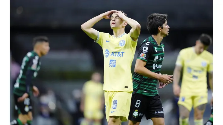 Fidalgo, en pleno lamento ante Santos Laguna.
