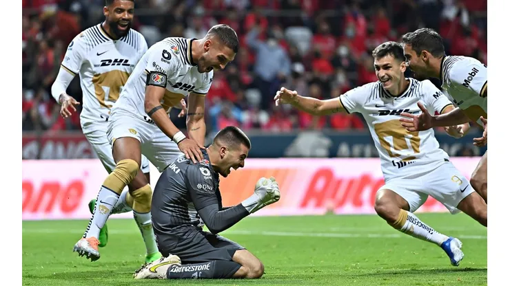La emoción de Julio González tras convertir el primer gol de su carrera.