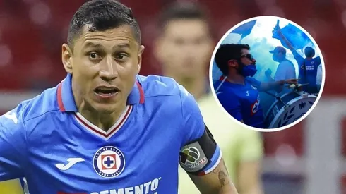 Cata Domínguez es tundido por los aficionados del Cruz Azul.