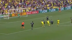 Chicharito falló un penal ante Nashville