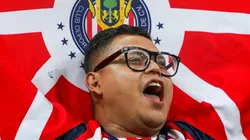 Roberto Alvarado comienza calentar el Clásico Nacional.