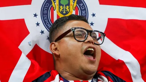 Roberto Alvarado comienza calentar el Clásico Nacional.