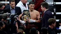 Dmitry Bivol menospreció a Canelo Álvarez comparándolo con otro boxeador