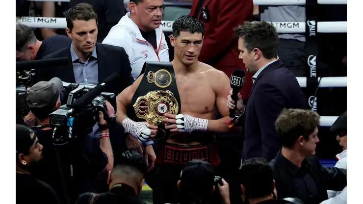 Dmitry Bivol menospreció a Canelo Álvarez comparándolo con otro boxeador