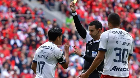 Chivas sufrió una vez más las polémicas arbitrales.