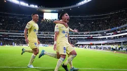 Las Águilas celebrando su séptimo triunfo consecutivo.