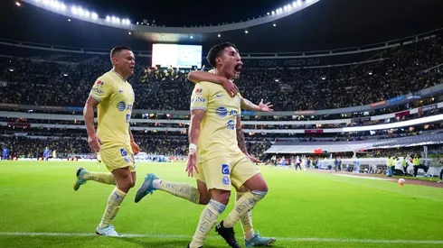 Las Águilas celebrando su séptimo triunfo consecutivo.