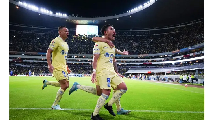 Las Águilas celebrando su séptimo triunfo consecutivo.