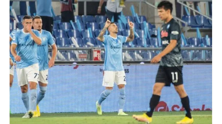 Hirving Lozano salió de cambio antes del descanso del Lazio contra Napoli.