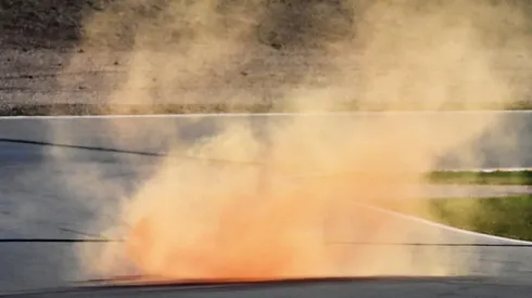 Bengala cae en la pista de Zandvoort.