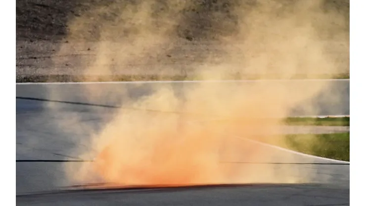 Bengala cae en la pista de Zandvoort.