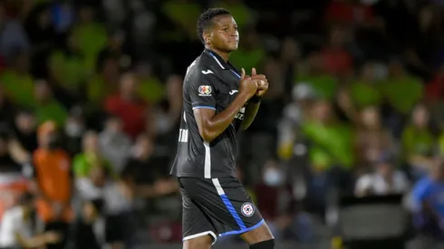 Estrada marcó su primer gol en Cruz Azul, pero ya había convertido en la Liga MX.