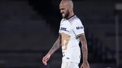 Dani Alves en el estadio Olímpico Universitario.