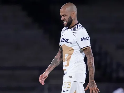 Por salud mental de los jugadores, Dani Alves debería ir a la banca, dice leyenda de los Pumas