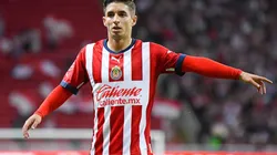 Isaac Brizuela en la victoria de Chivas contra los Pumas.