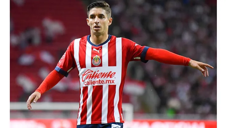 Isaac Brizuela en la victoria de Chivas contra los Pumas.