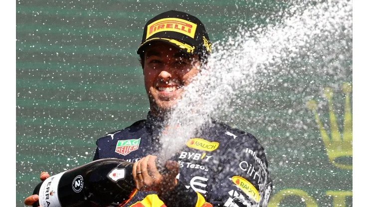 Sergio Pérez celebra un nuevo podio en Bélgica.