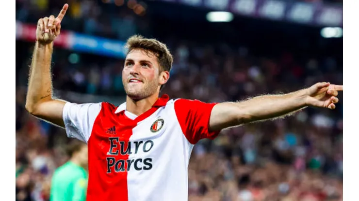 Santiago Giménez celebro su primer gol con el Feyenoord.