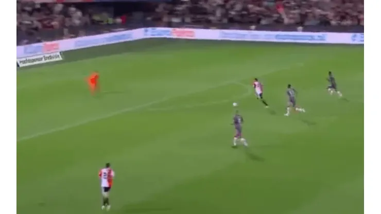 Santi Giménez hizo su primer gol en la Eredivisie
