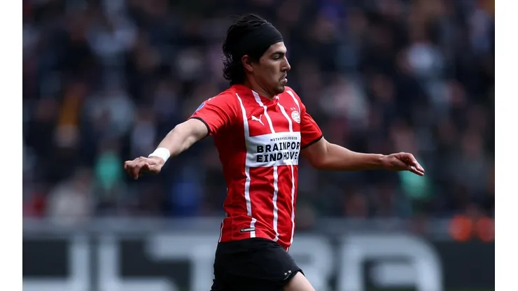 Erick Gutiérrez tendrá que enfrentar al Arsenal