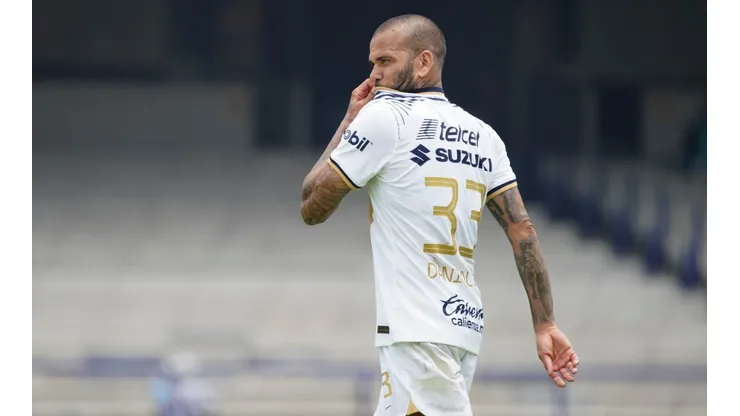 Dani Alves aún no conoce la victoria como jugador de Pumas.