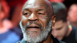 La afección que obliga a Mike Tyson a movilizarse asistido por un bastón o silla de ruedas