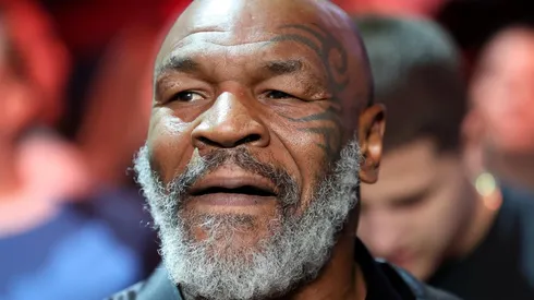 La afección que obliga a Mike Tyson a movilizarse asistido por un bastón o silla de ruedas