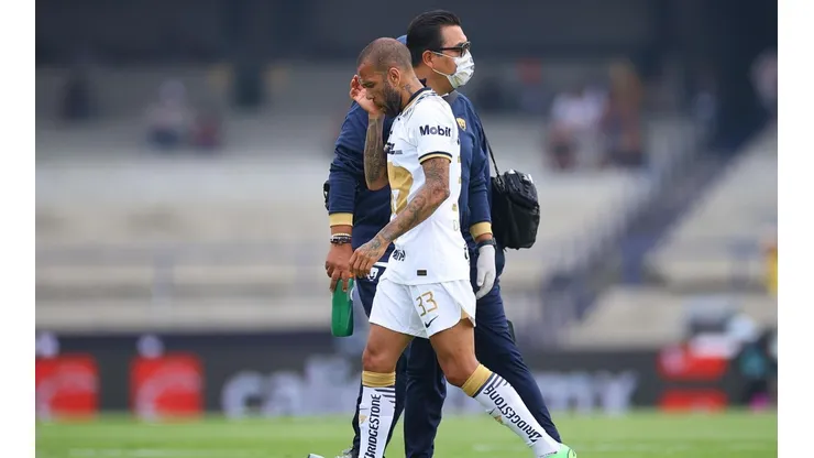 Dani Alves no tuvo su mejor día con Pumas