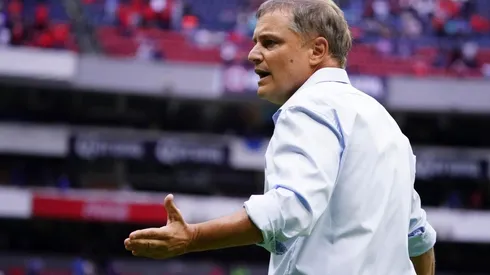 Aguirre habría sido despedido tras la goleada contra América.