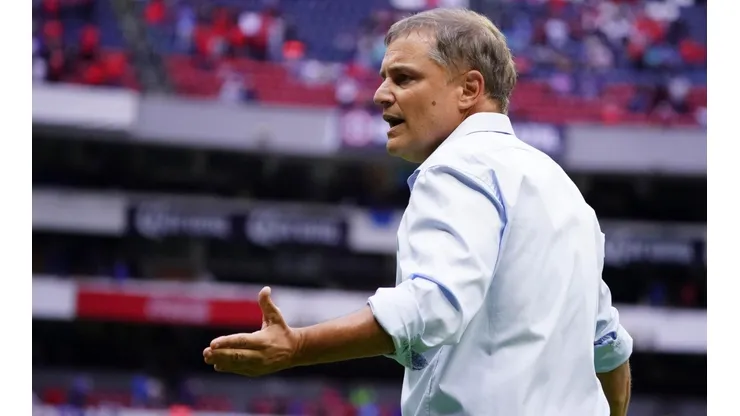 Aguirre habría sido despedido tras la goleada contra América.