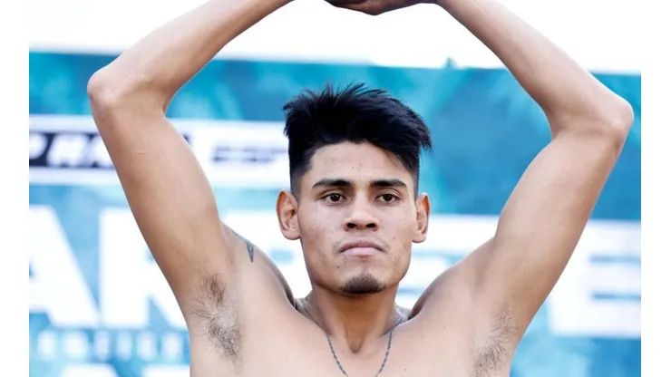 El Vaquero Navarrete retuvo su Título Mundial con un terrible KO ante Eduardo Baez.