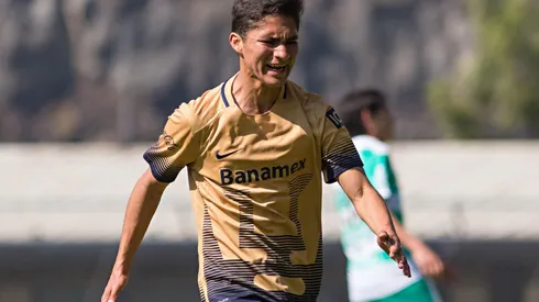 Manuel Ponce con el equipo sub 17 de Pumas en el torneo Clausura 2016.