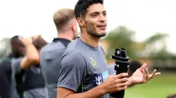 Raúl Jiménez en una práctica del Wolverhampton.