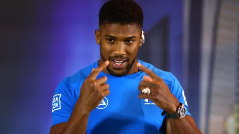 Anthony Joshua cree poder sacar a Tyson Fury del retiro