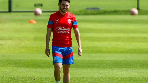 Jesús Angulo viaja con Chivas a enfrentar a Necaxa.