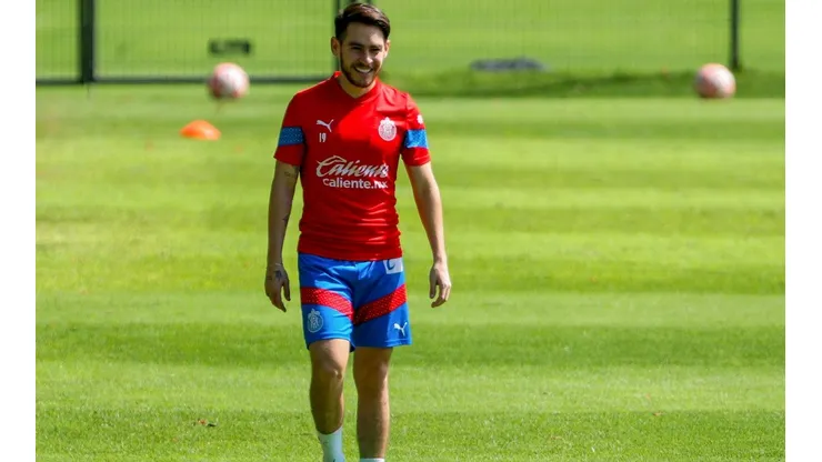 Jesús Angulo viaja con Chivas a enfrentar a Necaxa.