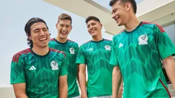 Erick Gutiérrez, César Montes, Edson Álvarez e Hirving Lozano con el nuevo jersey del Tri.