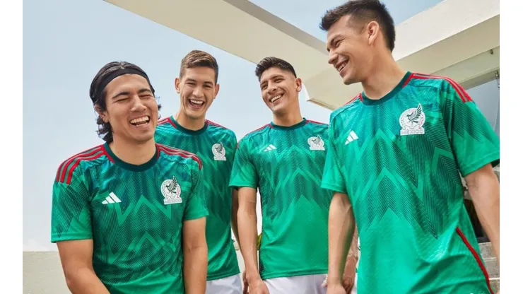 Erick Gutiérrez, César Montes, Edson Álvarez e Hirving Lozano con el nuevo jersey del Tri.